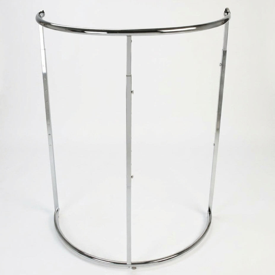 Bågad klädställning i krom. Höjdjusterbar, B109 x D61 x H125–186 cm.