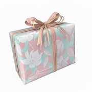 Presentpapper B 57 cm. Ljus nyans, bestruket papper. 150 m.