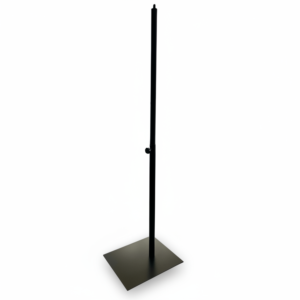 Metallfot för byst eller skyltdocka. Fyrkantig fot 32 x 27 cm. Svart metall. Inkl. skruv för byst