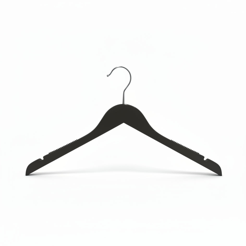 Træbøjle, massiv, platt, vuxen, med gummi och hake, utan stång, svart, 12 mm tjock, 45 cm. Förpackning med 10 st. Styckpris