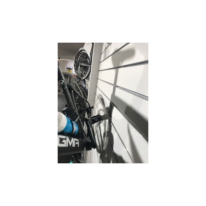 Cykelhållare för rillpanel. B 8 x D 12 x H 10 cm.