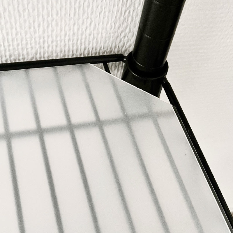 Plastskivor - mattade - TUBO. 58,5 x 34 cm.