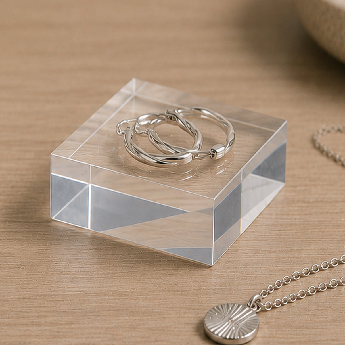 Displayblock, klar akryl, 10,5 x 10,5 x H4 cm, för smycken