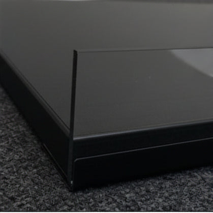 Melaminhylde sort, skrå, med forkant i sort, 61 x 37 cm