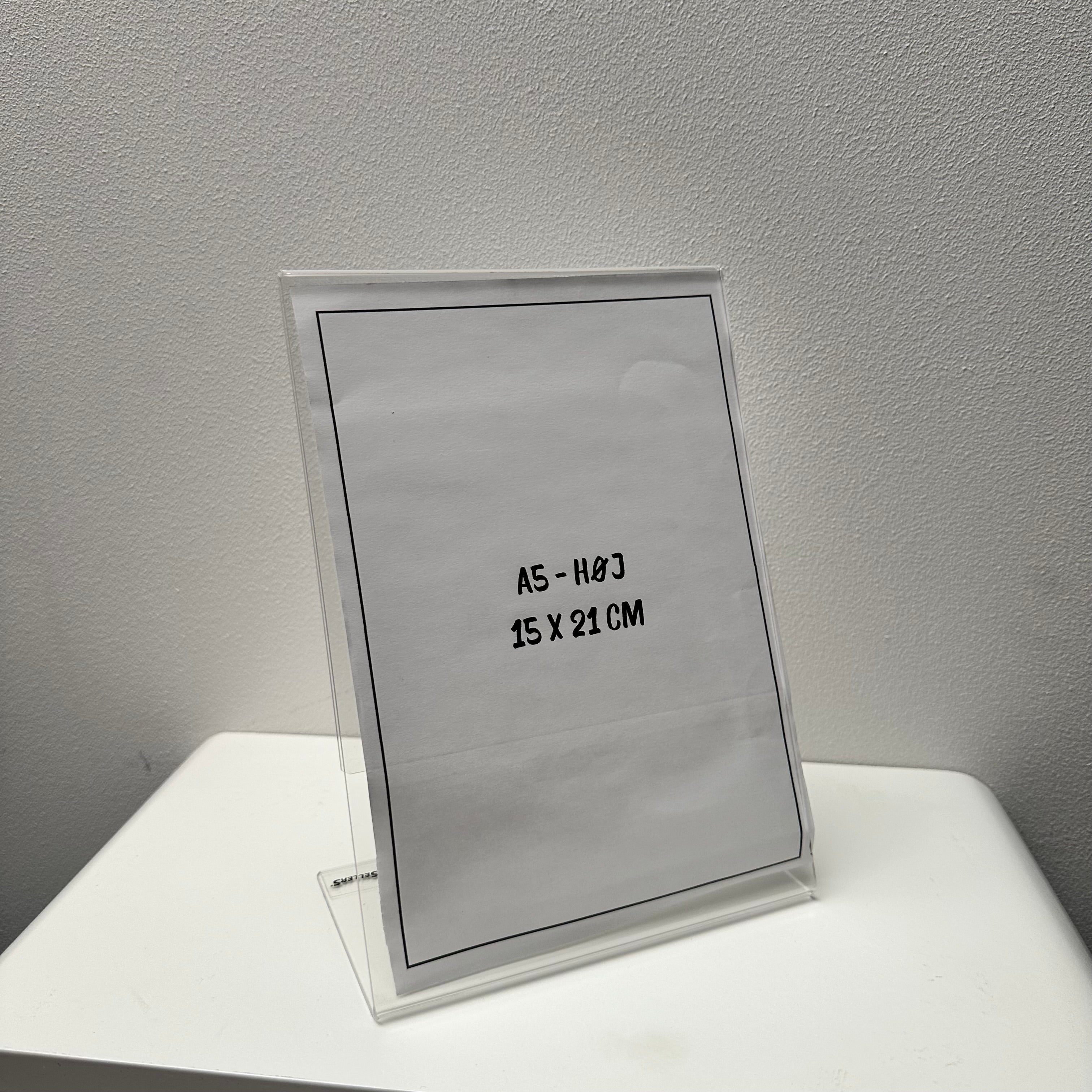 Skylthållare A5, sned /bord, akryl