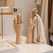 Display-hand, dam, vänster, ljust trä, 25,5 cm