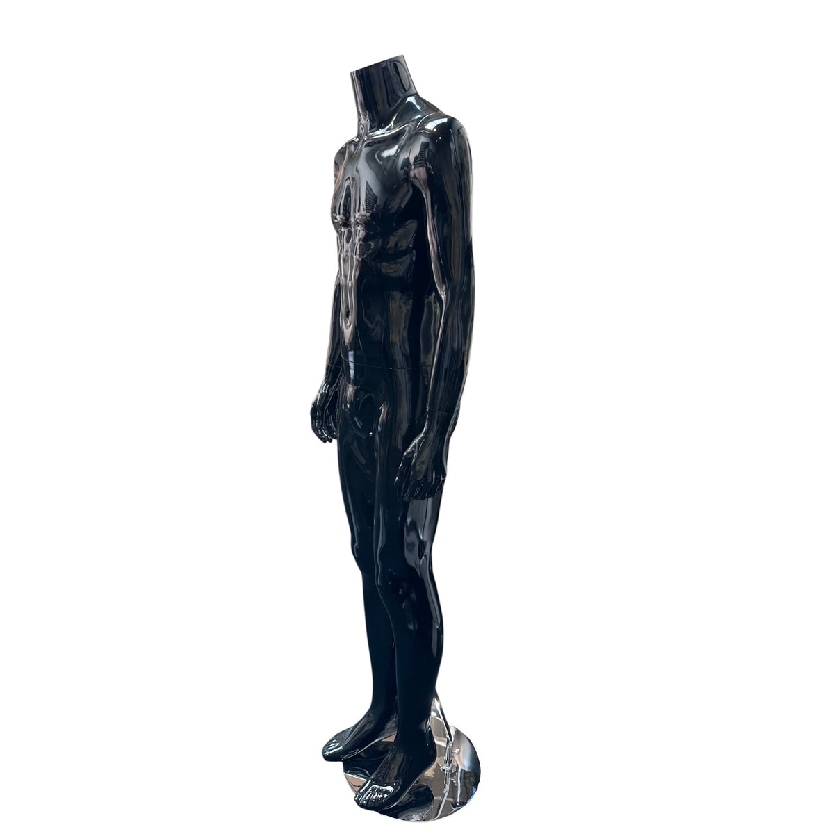 Manlig familjemannequin. Svart högblank utan huvud. Rund glasfot. H175 cm. Modell B - står rakt